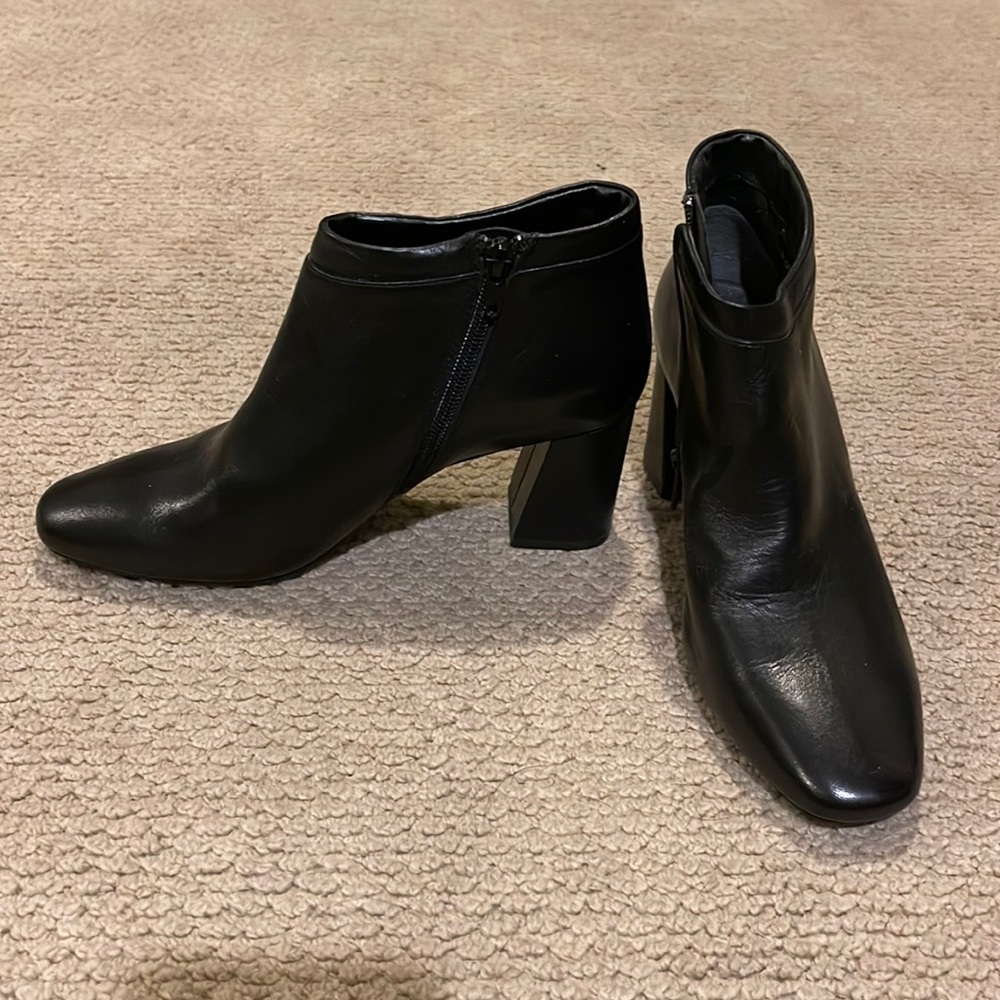 Aerosoles Head North black bootie NWOT